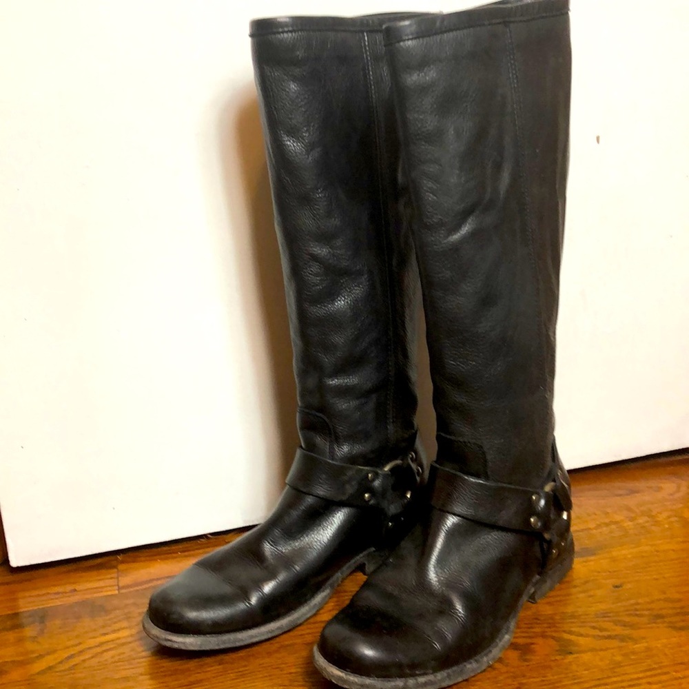Black leather boots in good condition